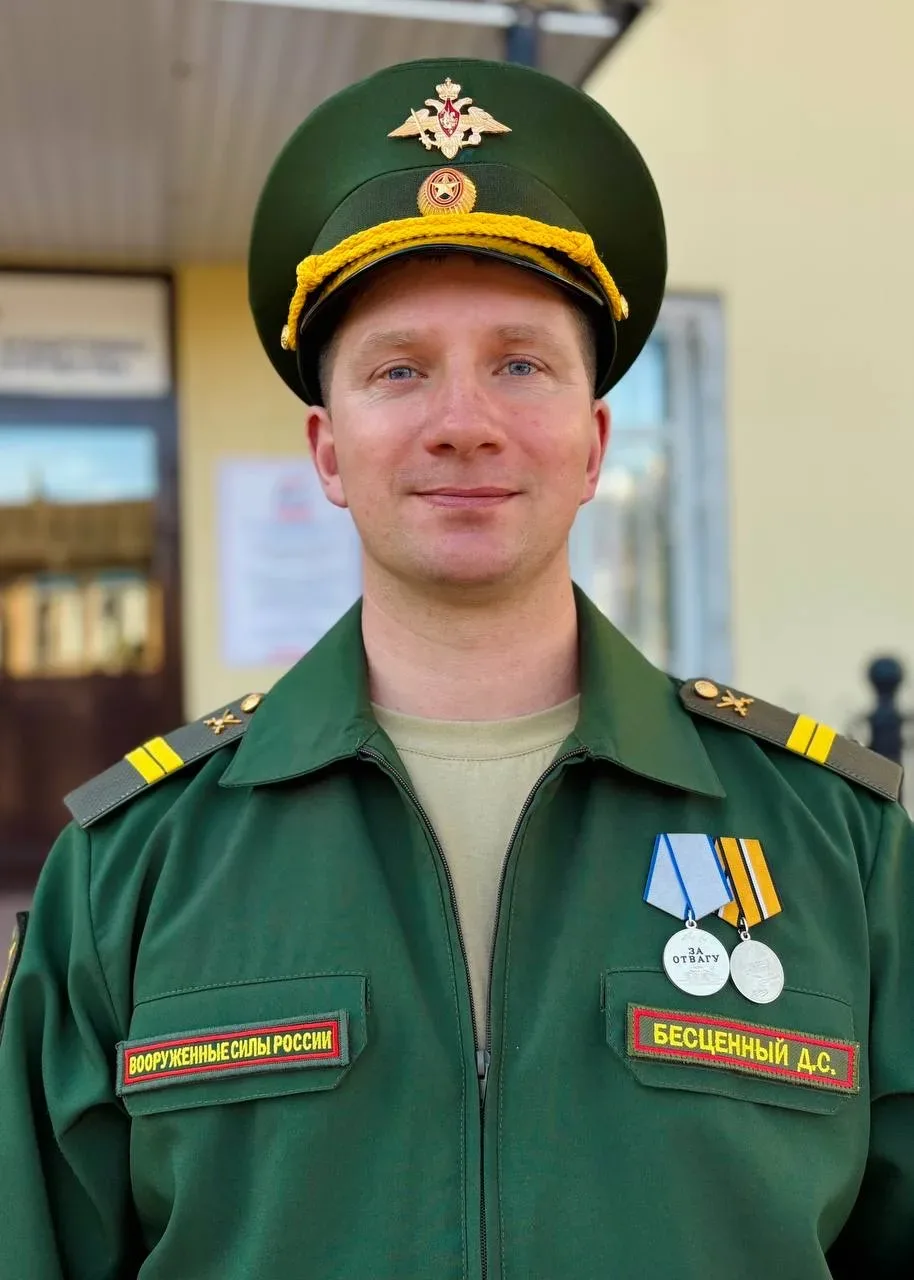 Красную звезду ордена Отечественной войны Дмитрий Бесценный помнит с детства. Тогда мальчишка еще не