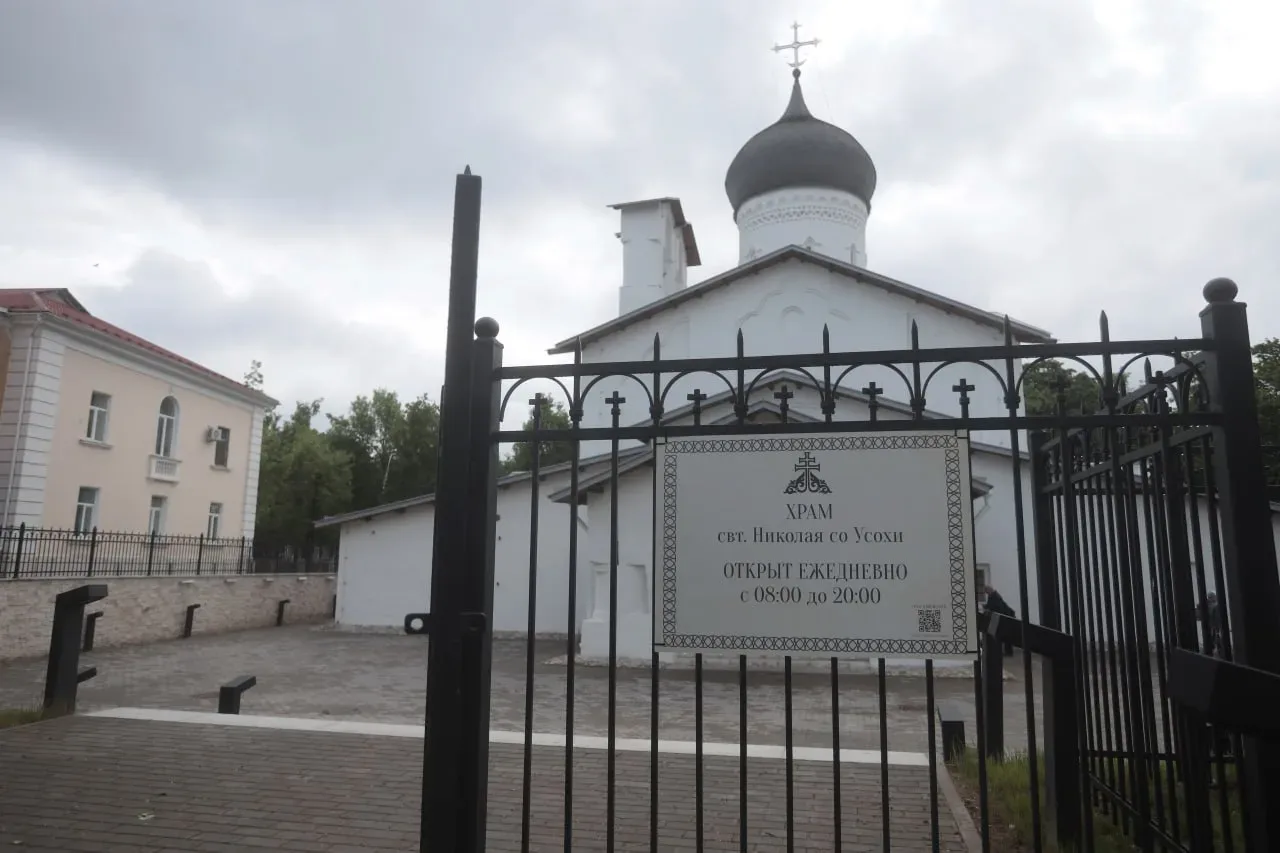 ⛪ Возвращение к истокам: первое после реставрации богослужение прошло в псковском храме Николы со Ус