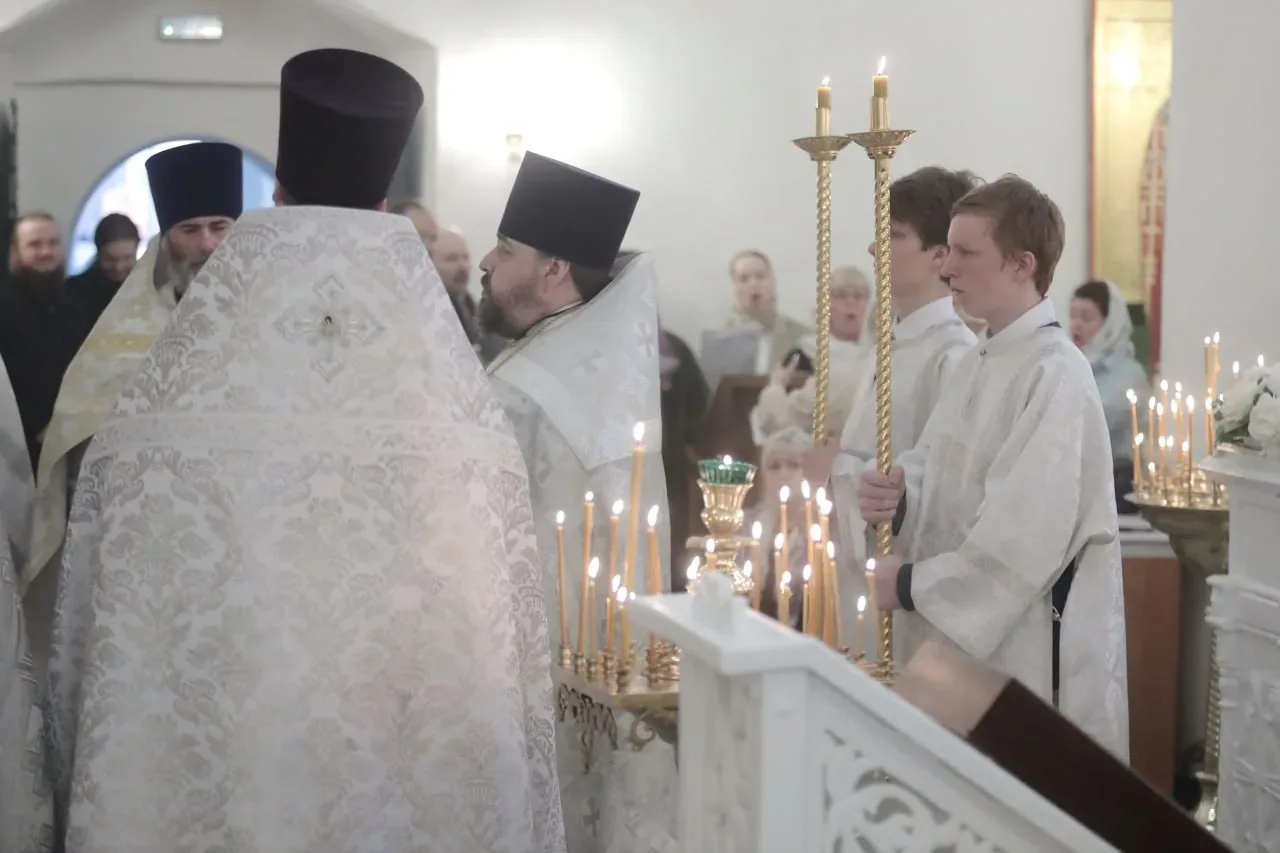 ⛪ Возвращение к истокам: первое после реставрации богослужение прошло в псковском храме Николы со Ус