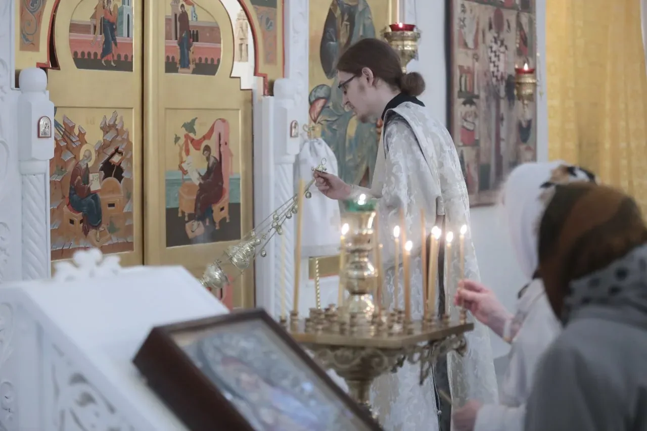 ⛪ Возвращение к истокам: первое после реставрации богослужение прошло в псковском храме Николы со Ус