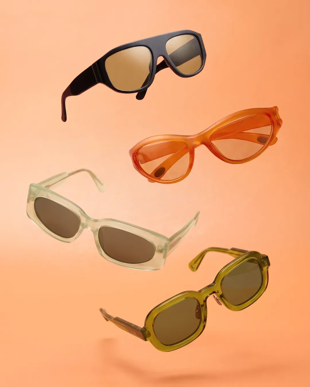 Пока переменчивая весна скрывает долгожданный витамин Д за облаками, предлагаем подготовиться к солн