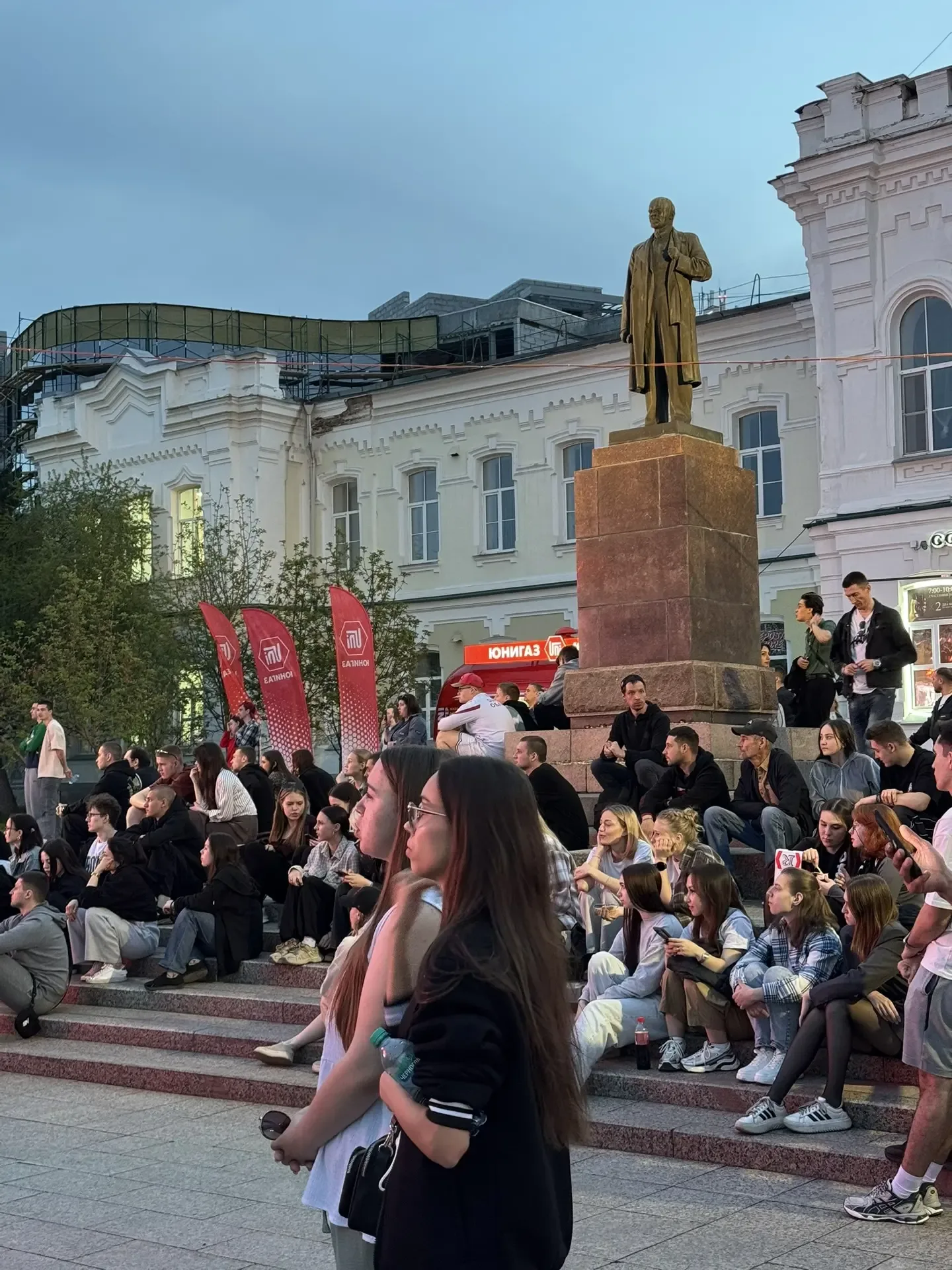 В Омске проводят трансляции Омского авангарда на больших экранах 😍