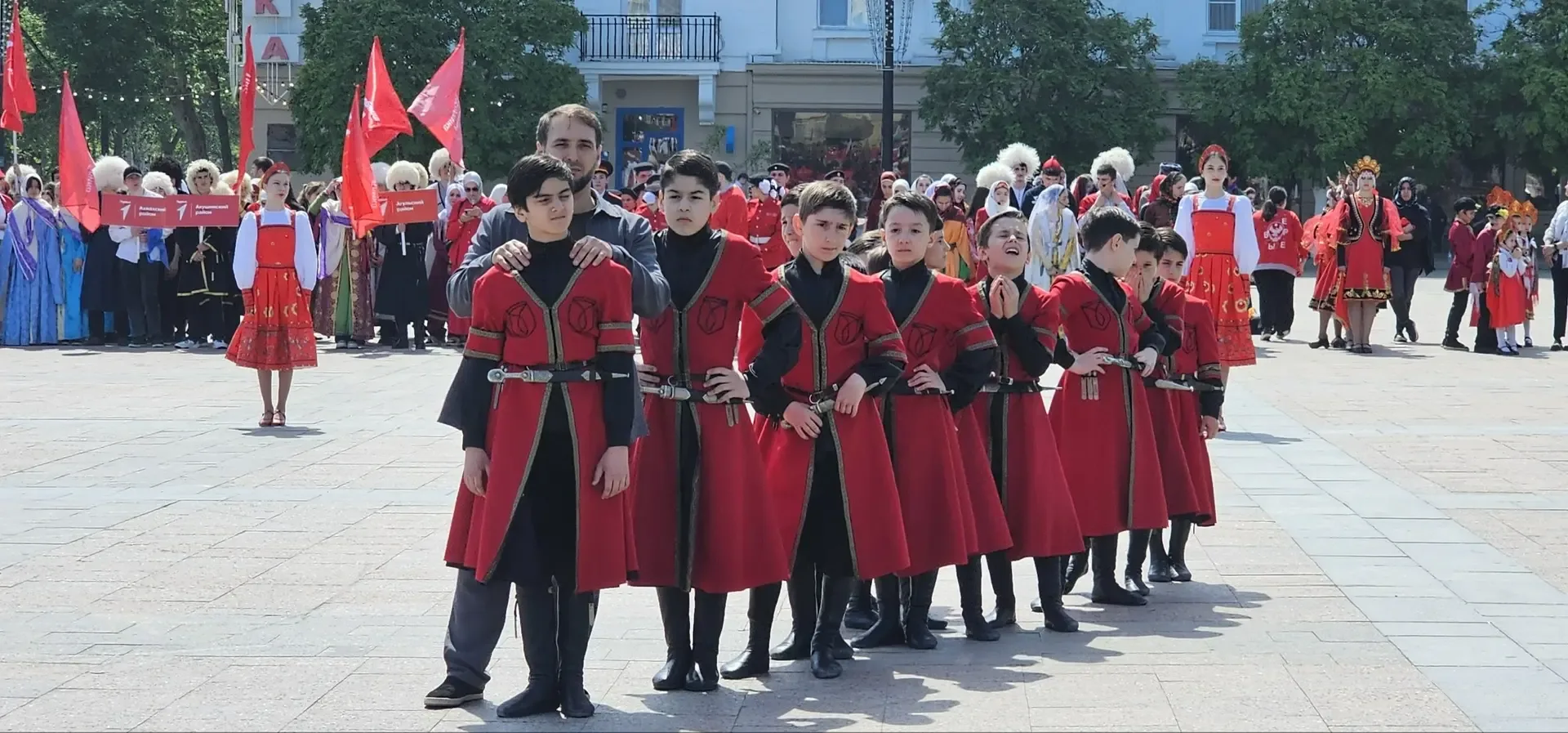 В Махачкале стартовал Парад наследников Победы Движения Первых  Торжественное мероприятие проходит н