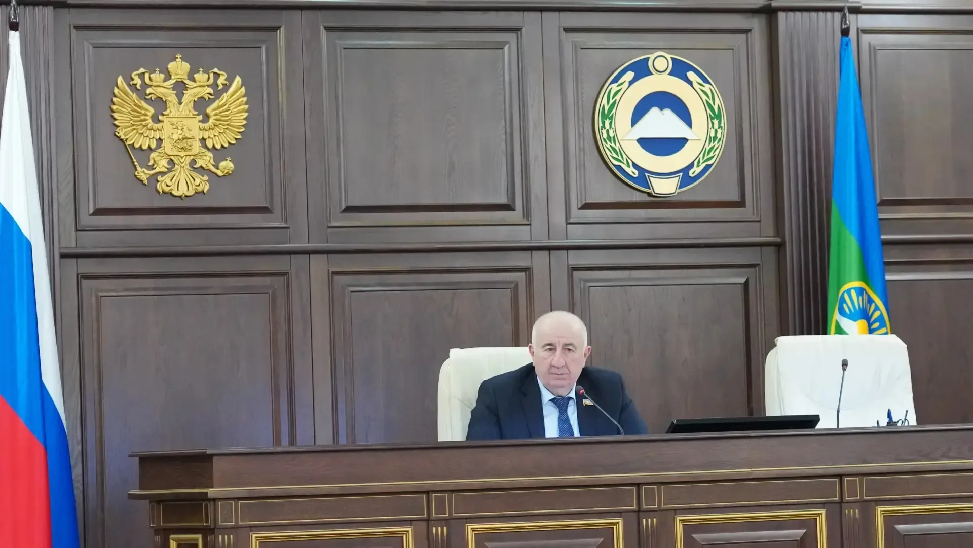 Депутаты Народного собрания КЧР рассмотрели законопроект о выплатах многодетным семьям  🔹Был рассмот