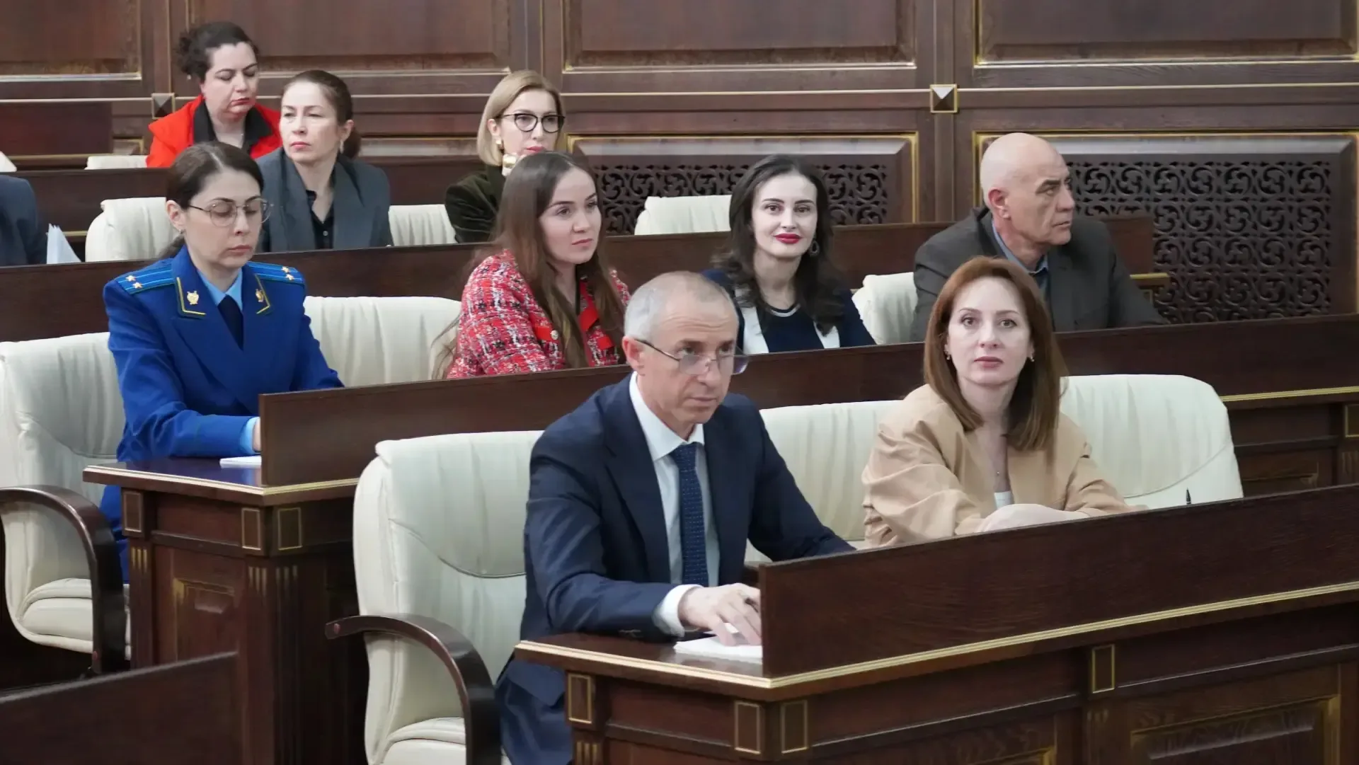 Депутаты Народного собрания КЧР рассмотрели законопроект о выплатах многодетным семьям  🔹Был рассмот