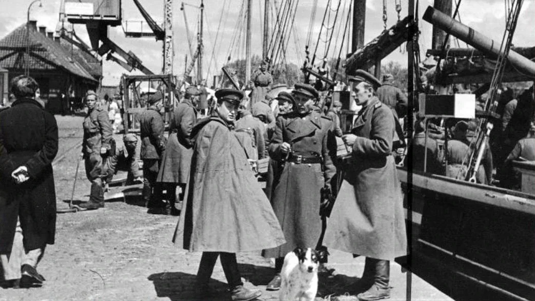 7 мая 1945 г., закончив погрузку на корабли личного состава и матчасти в районе Кольберга, в 20.00 с