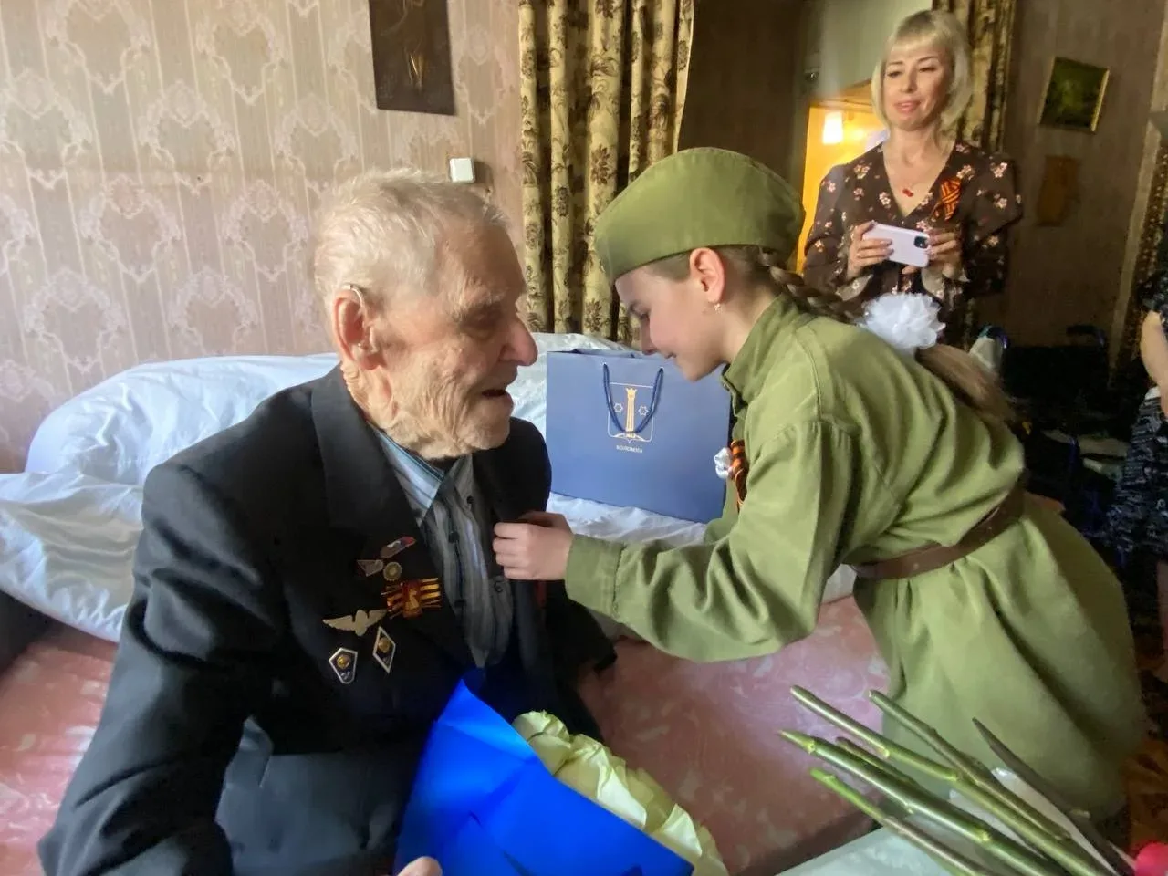 Все самые важные слова, теплые поздравления — лично и от души! ♥️  Низкий поклон вам, наши дорогие в