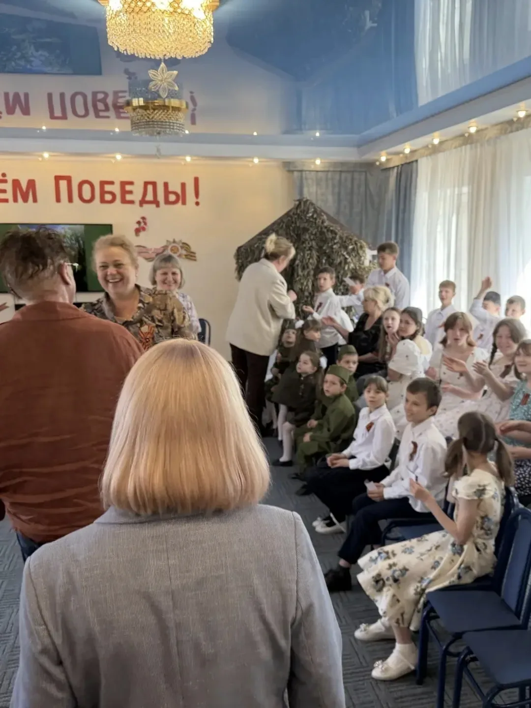 Вчера весь день провели на Донбассе. Посетил детские дома ДНР и ЛНР, поздравил детишек и персонал де