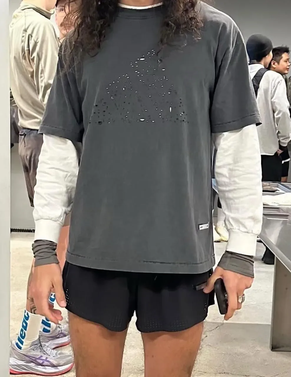 ТАК УМИРАЕТ ИДЕНТИЧНОСТЬ  В сети появились первые кадры коллабы Satisfy x adidas. Наверное, в Satisf