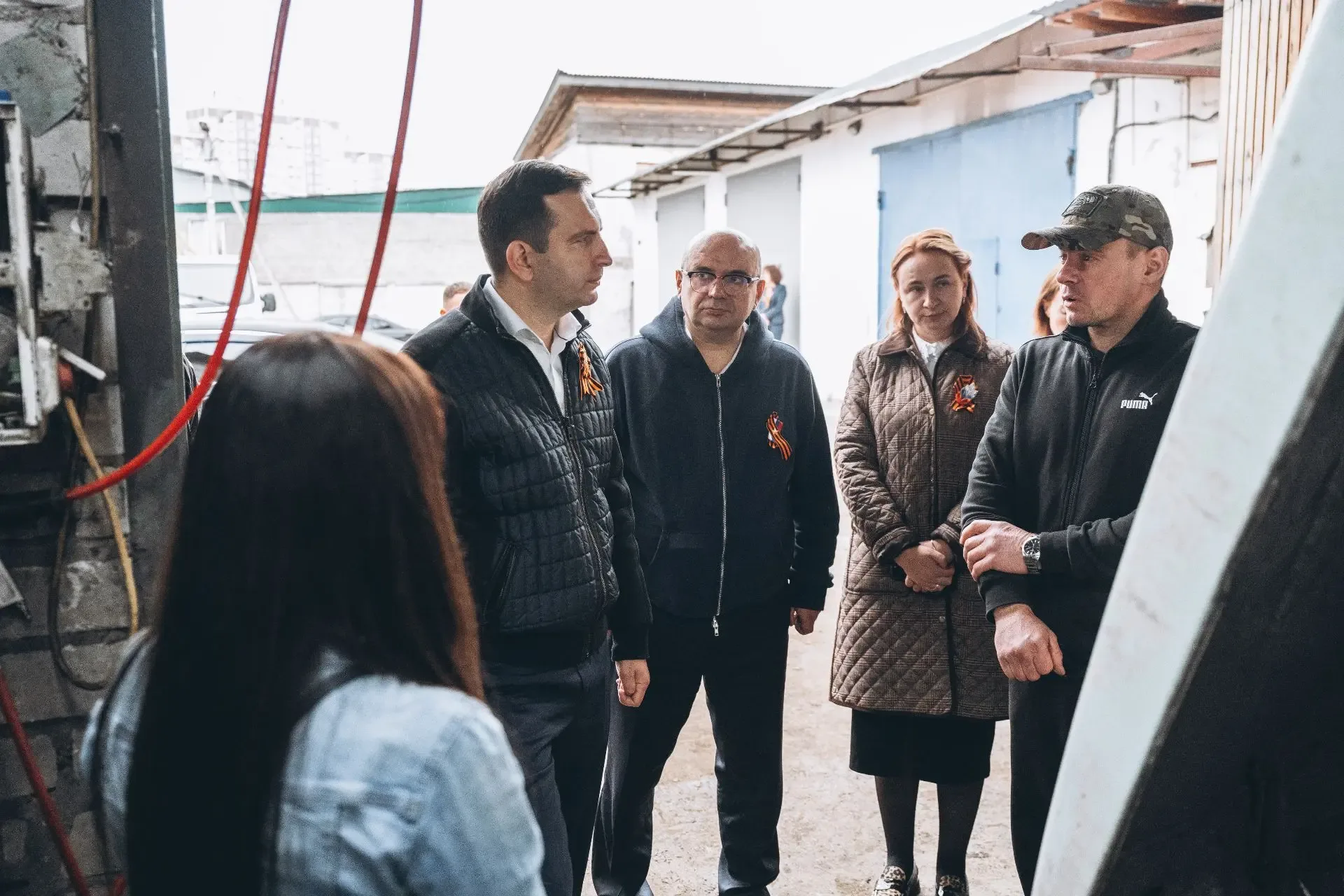 По приглашению волонтёрской организации «Тыл Добра» имени Евгения Николаева приехал в автомастерскую