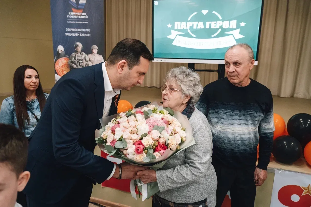 В Лосино-Петровском приняли участие в открытии «Парты Героя» имени Евгения Николаева и школьного муз