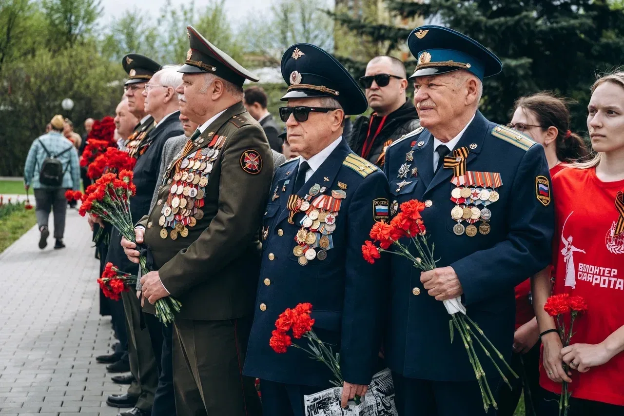 9 мая. День Победы. Аллея Памяти в Щёлково.  И здесь мы, в едином порыве с жителями, ветеранами, уча