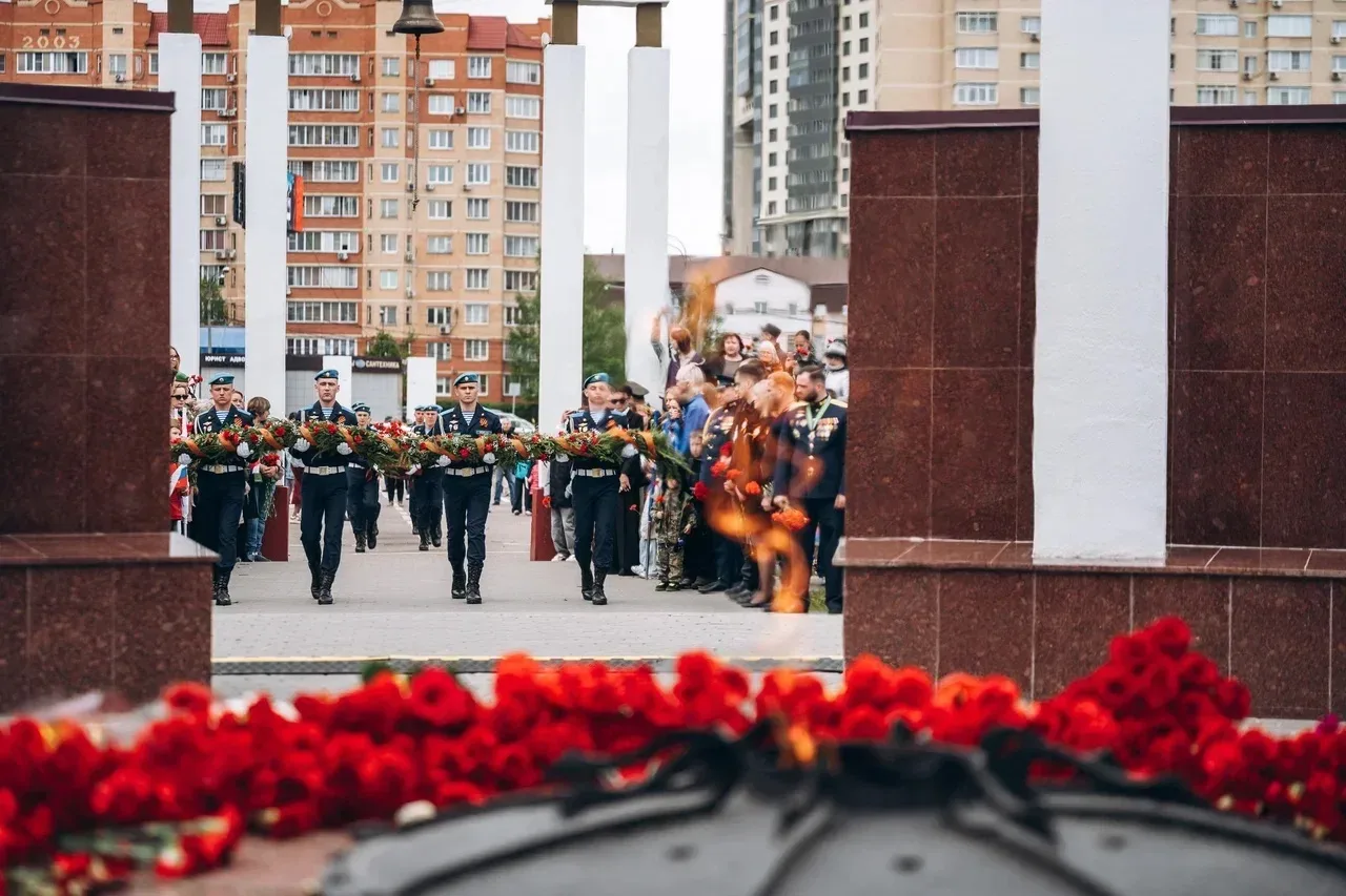 9 мая. День Победы. Аллея Памяти в Щёлково.  И здесь мы, в едином порыве с жителями, ветеранами, уча