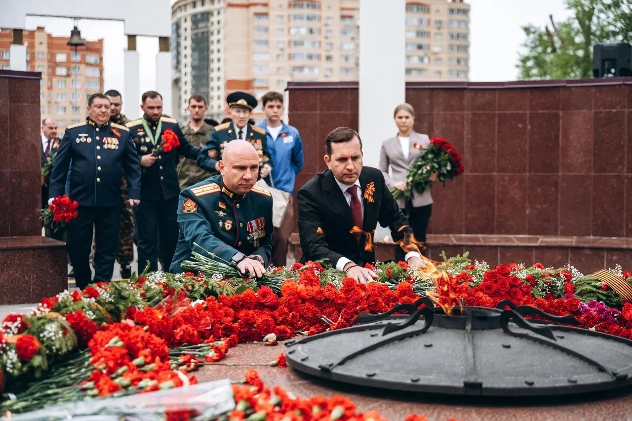 9 мая. День Победы. Аллея Памяти в Щёлково.  И здесь мы, в едином порыве с жителями, ветеранами, уча