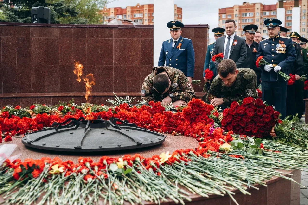 9 мая. День Победы. Аллея Памяти в Щёлково.  И здесь мы, в едином порыве с жителями, ветеранами, уча