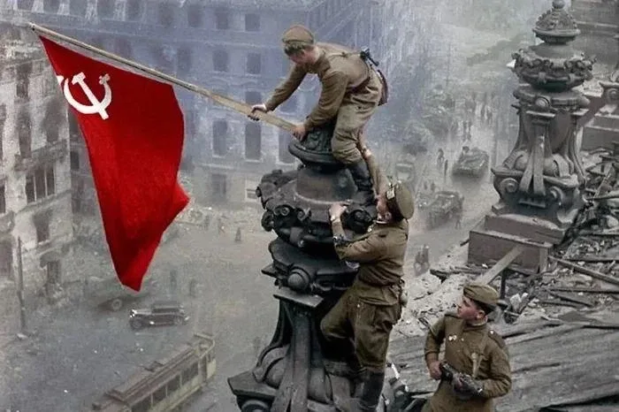 Оба моих деда погибли на войне. Не сохранилось даже фотографий.  Из-за поганых гитлеровцев моя мать 