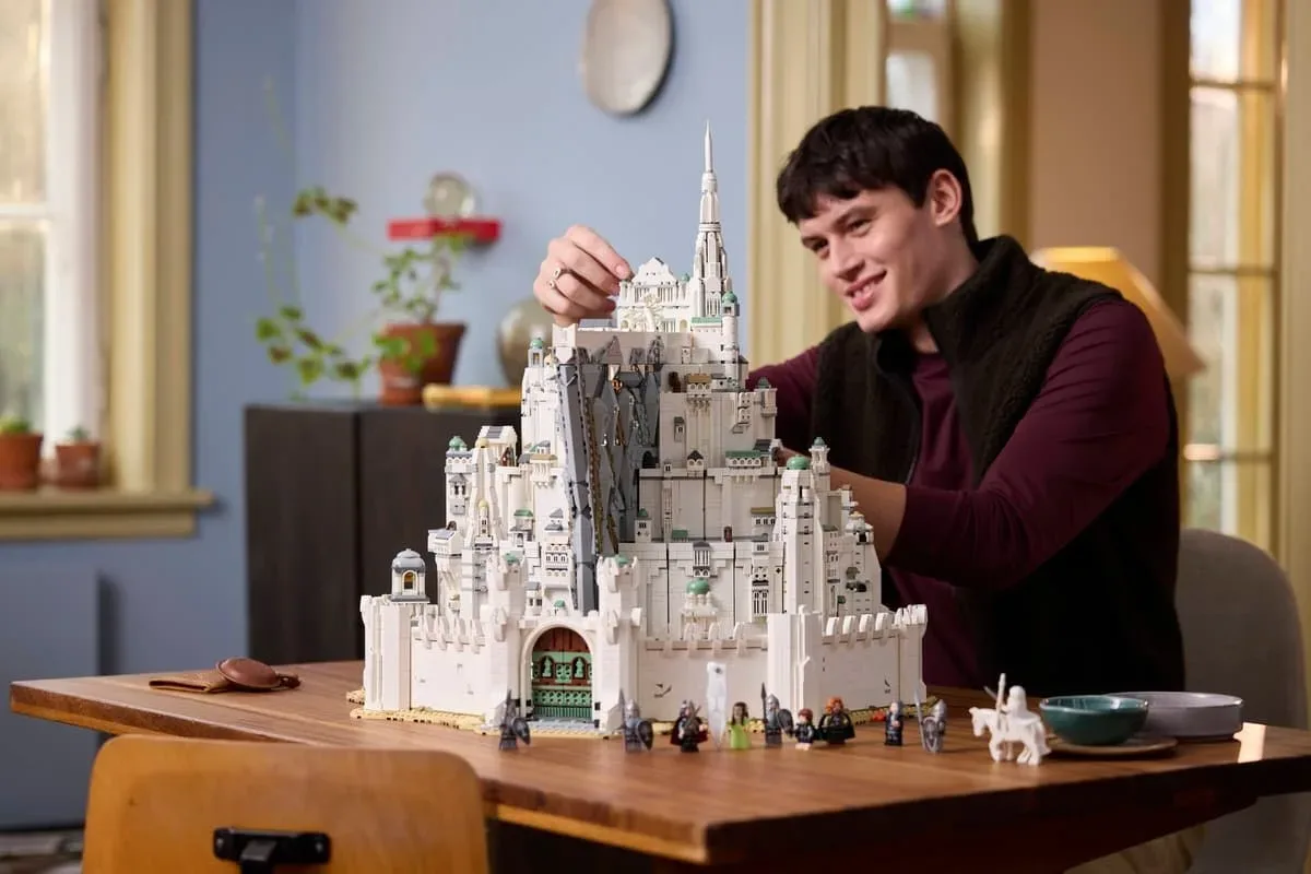 LEGO показала самый большой набор по «Властелину колец» — копию города-крепости Минас Тирит из 8278 