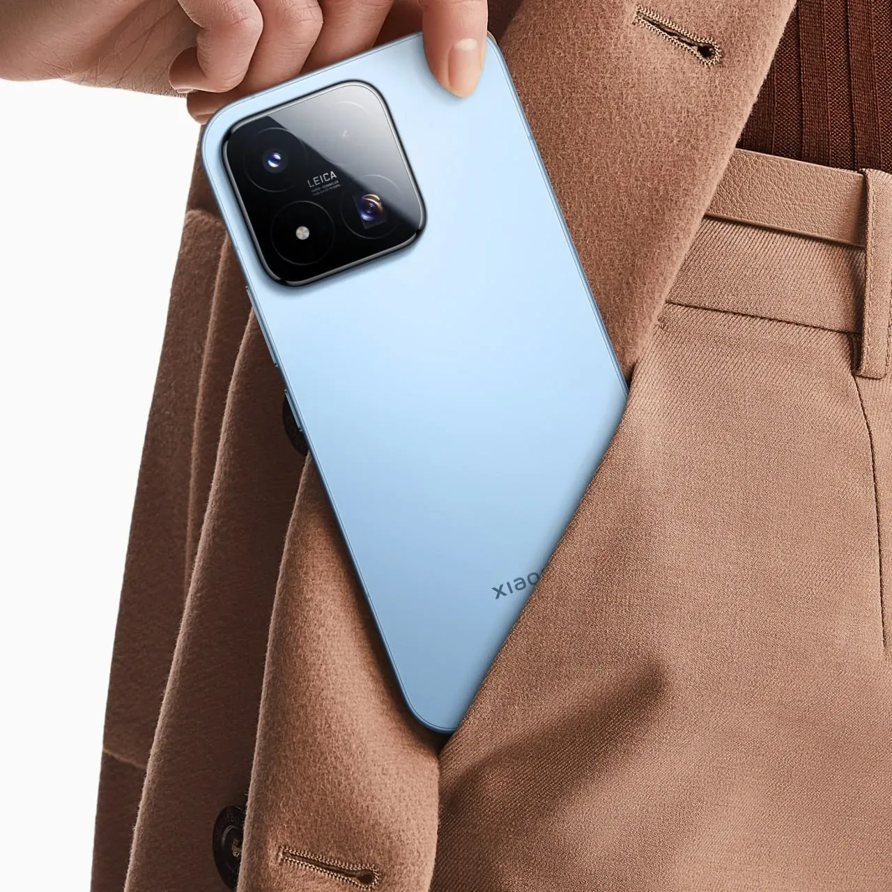 Xiaomi показала новый флагман 17 Max и свои первые наушники-клипсы Clip-On.   Смартфон — промежуточн