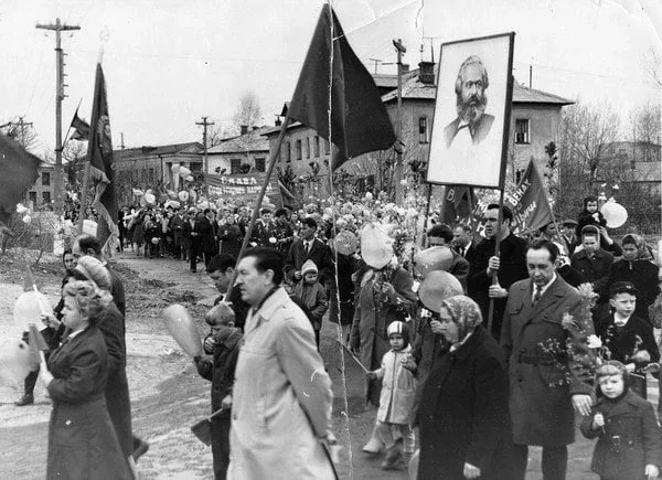 🌸 Как это было: Первомай в старой Лобне  Друзья, помните, как гремел День труда в нашем городе