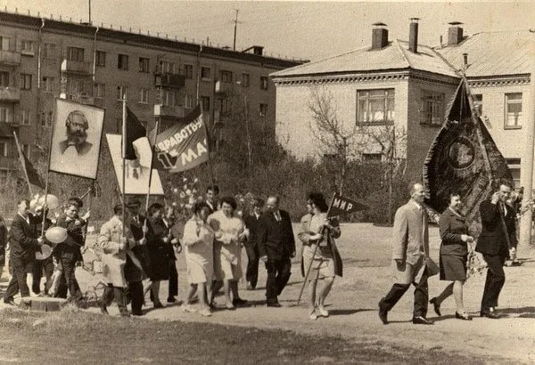🌸 Как это было: Первомай в старой Лобне  Друзья, помните, как гремел День труда в нашем городе