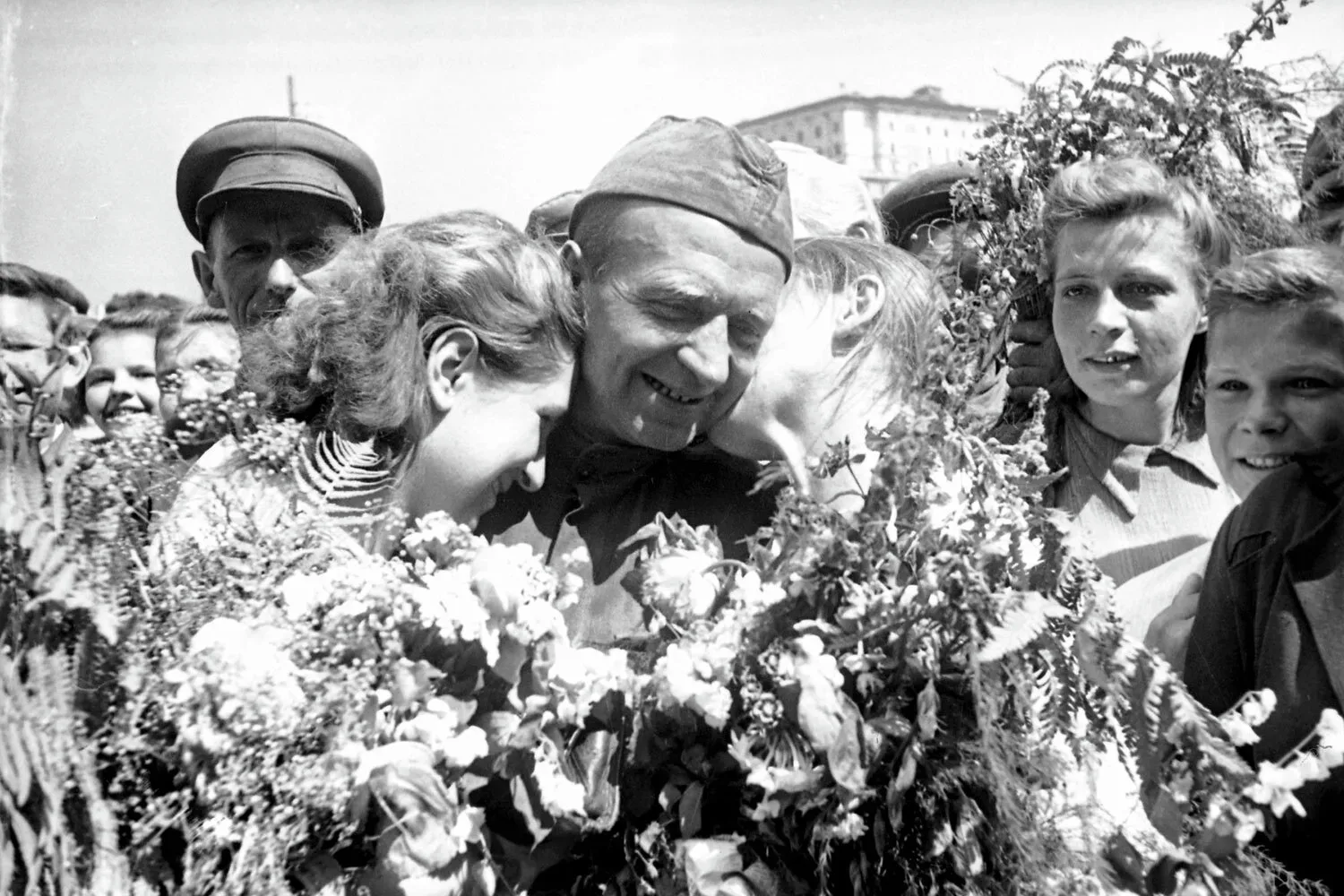 🕊Дорогие подписичики!  Поздравляем вас с днём Победы!  Этот праздник имеет совершенно особое значени