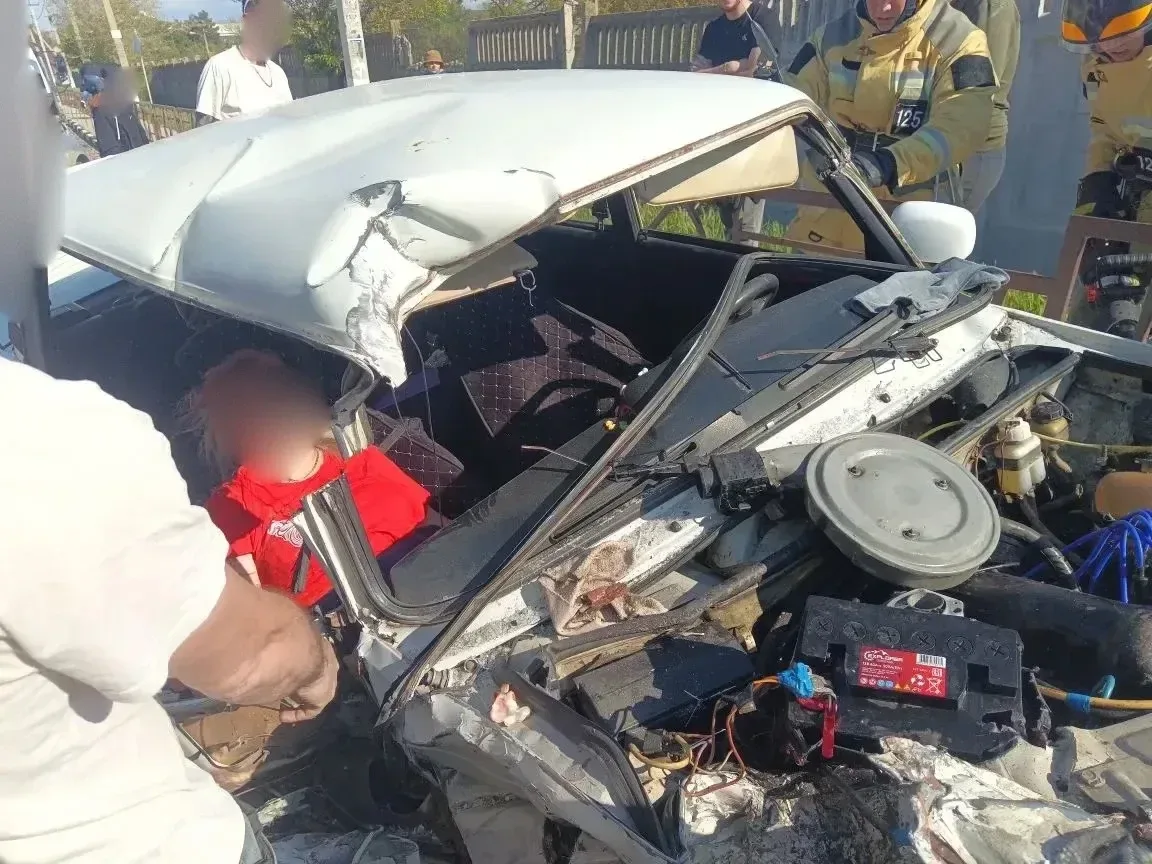 🚨 Пассажира зажало в машине после столкновения с автобусом в Бахчисарайском районе  Автомобиль и авт