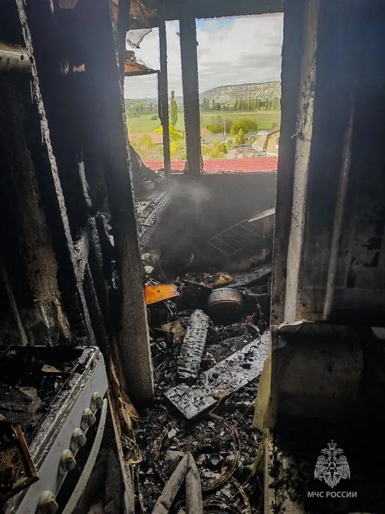🔥 Из горящей многоэтажки под Севастополем эвакуировали 25 человек, включая семерых детей  Возгорание