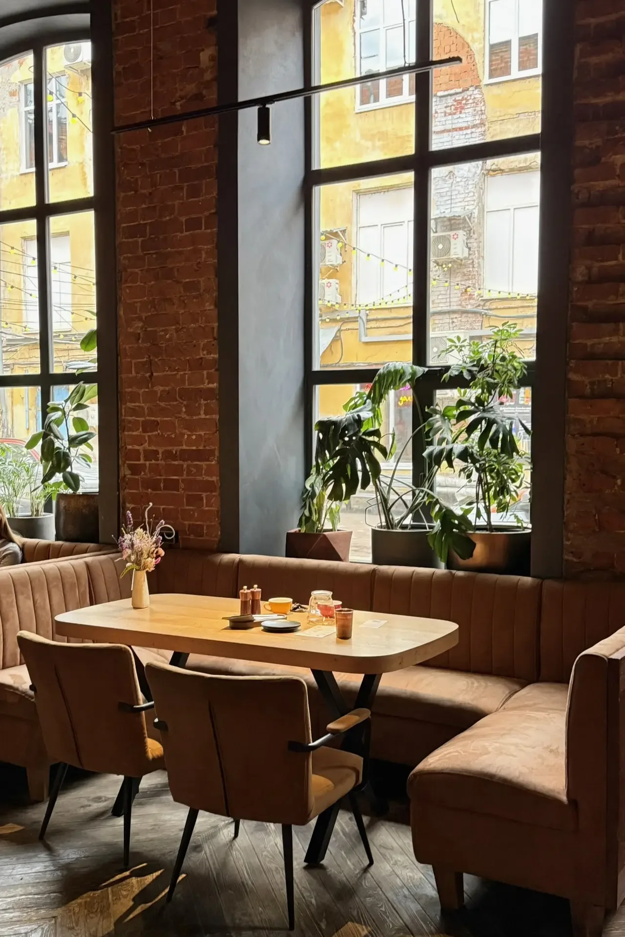 Гастробар «Искры». Бизнес-ланч🍞  Сайт: https://vk.ru/iskrigastrobar Адрес: Нижневолжская наб., 19к1 