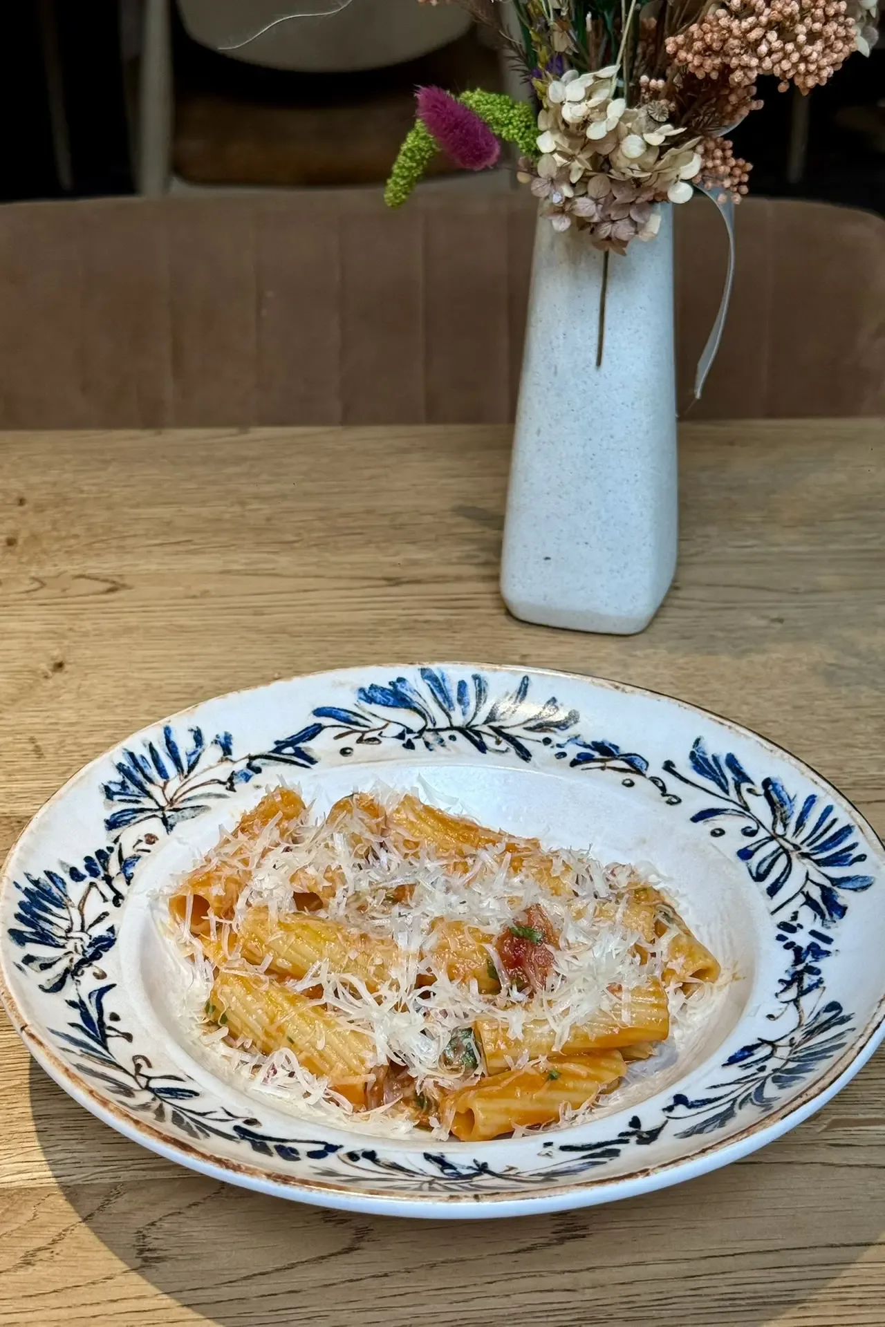 Гастробар «Искры». Бизнес-ланч🍞  Сайт: https://vk.ru/iskrigastrobar Адрес: Нижневолжская наб., 19к1 