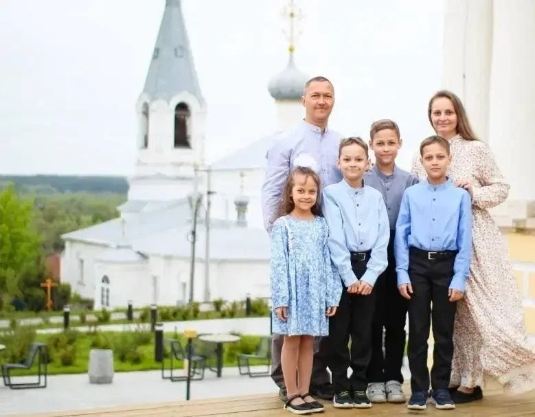 Многодетная семья Батмановых из Касимова награждена медалью ордена «Родительская слава»  Медаль орде