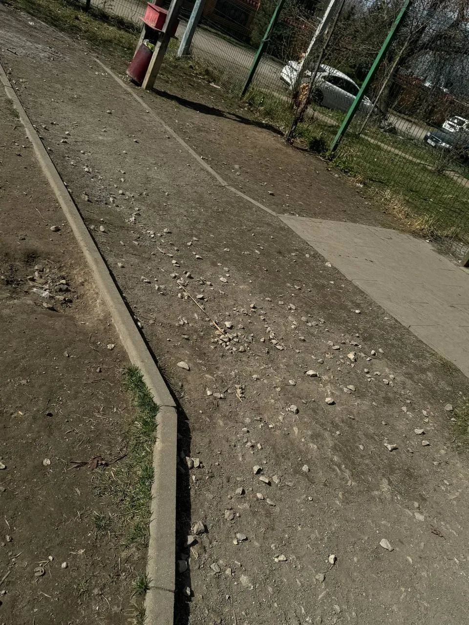 😧 Месяц назад жители обращались в УК «Самолет» по поводу состояния площадки для выгула собак в Путил