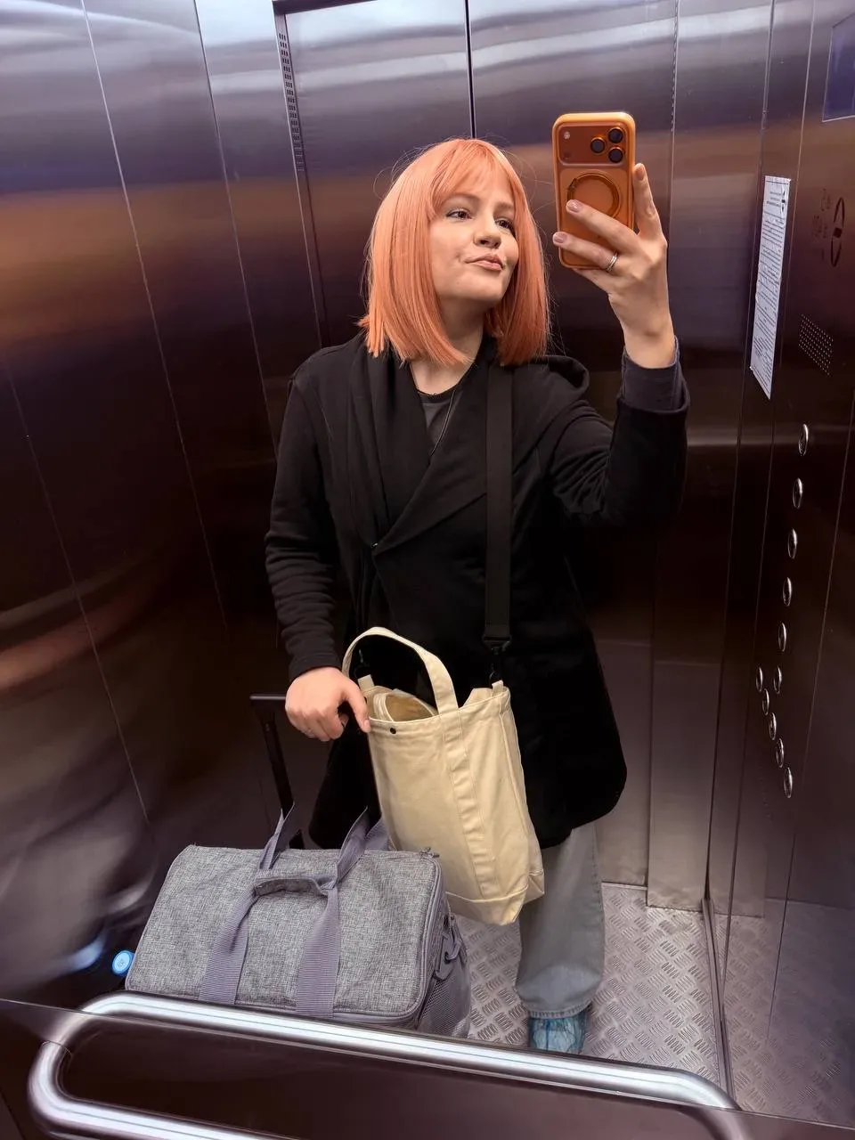 Вчера половина пациентов ржала надо мной, что я приехала на одну ночь с чемоданом и двумя сумками, а