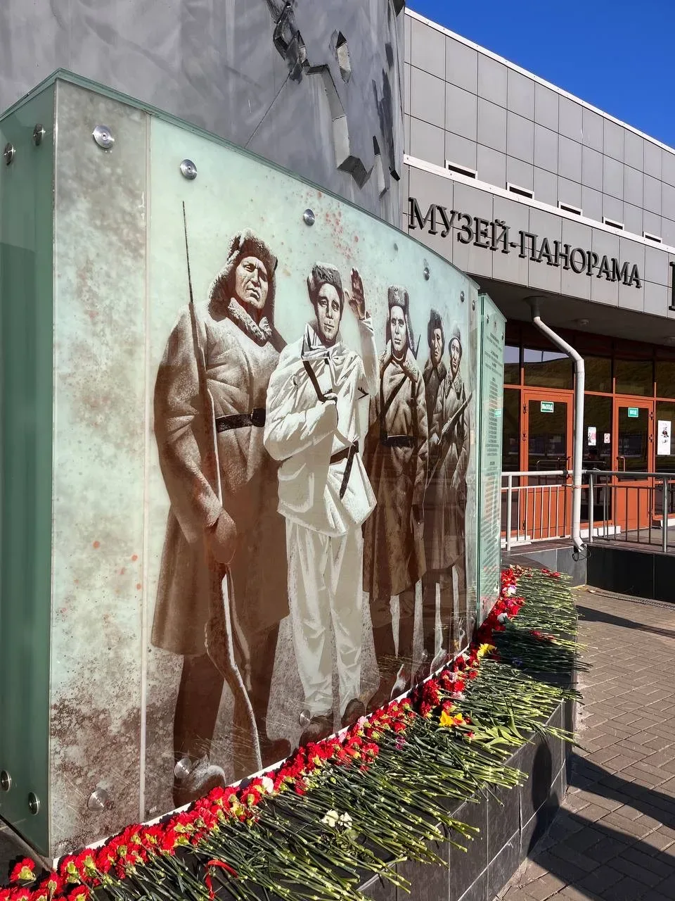 Важный, нужный, светлый день! С Днём Победы, друзья! Помним и гордимся.  У нас с детьми есть традици