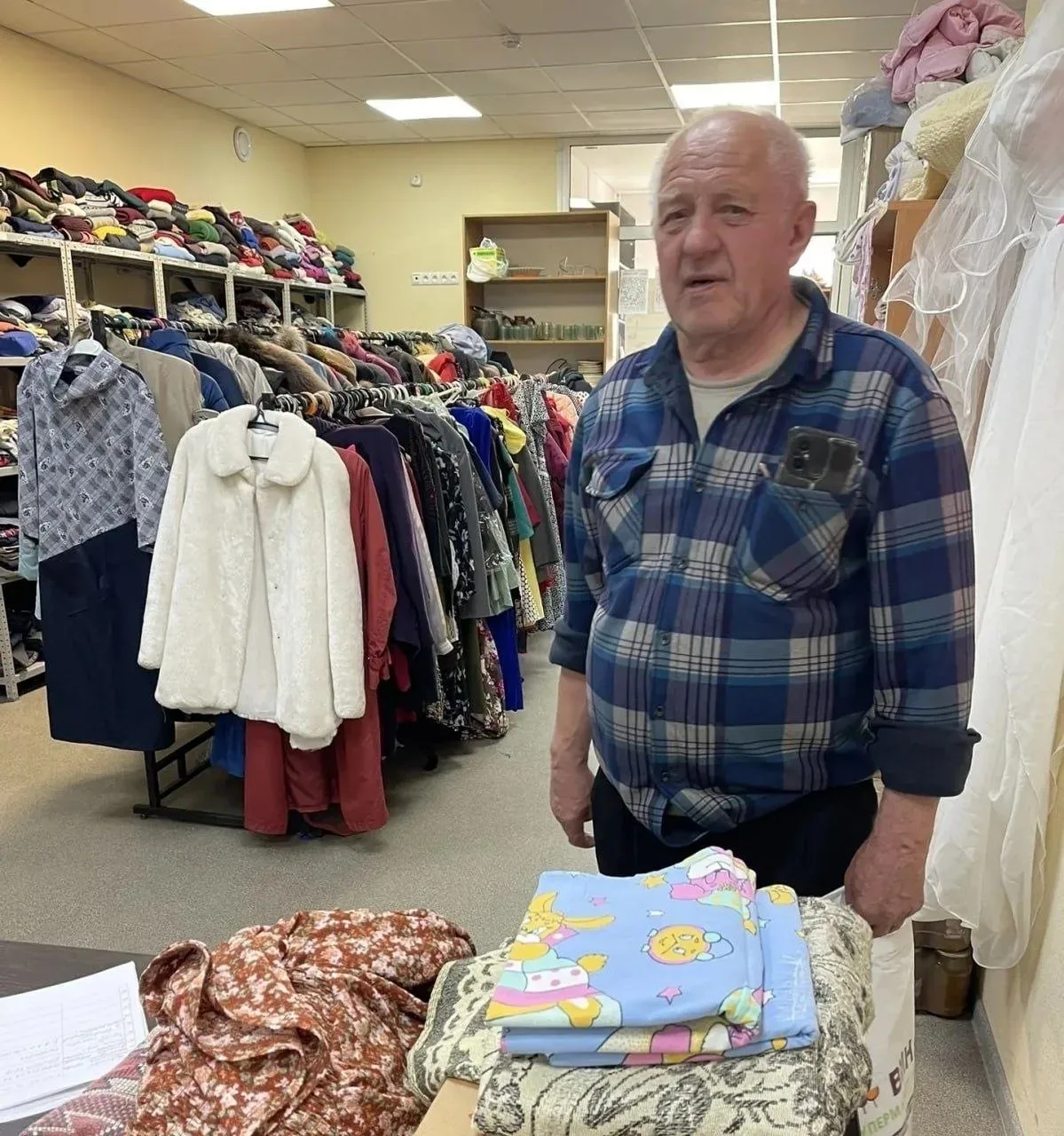 В «Народном гардеробе» в Белгороде есть вещи из разных городов России. Люди отправляют одежду и обув