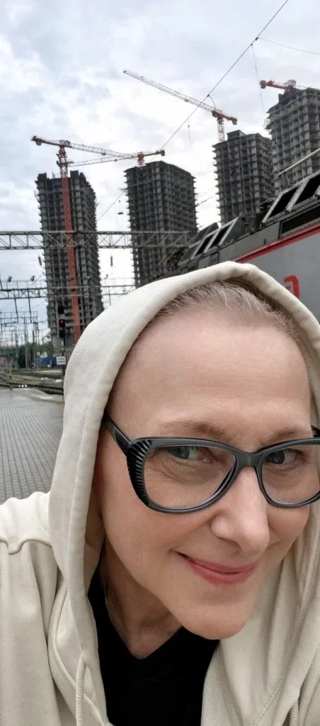 В Ростове-на-Дону дождь. Кстати, буквально полгода назад вон тех башен, что на заднем плане, еще, мн