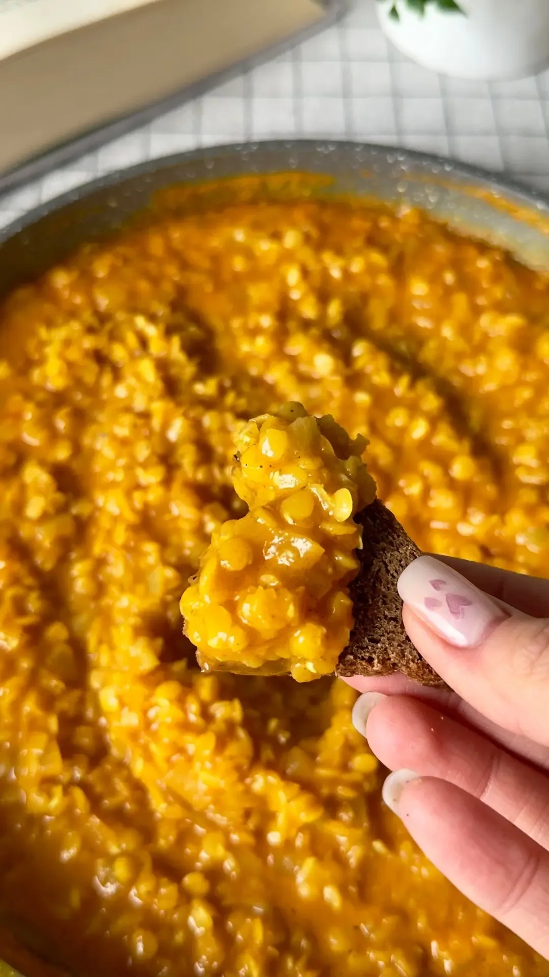 КАРРИ С КРАСНОЙ ЧЕЧЕВИЦЕЙ🍛  Я очень люблю рецепты в стиле индийской кухни и рецепты с карри очень ча