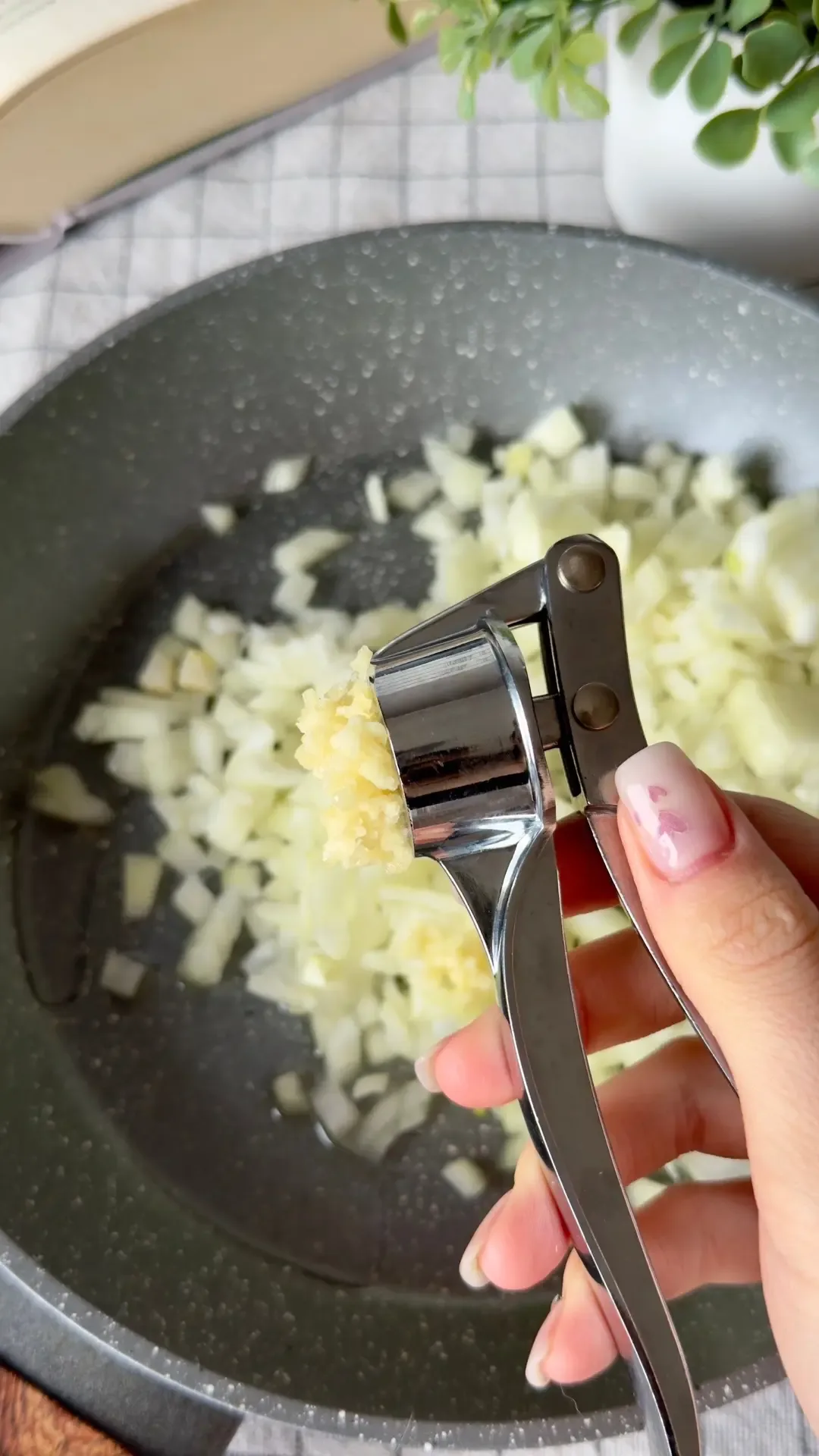 КАРРИ С КРАСНОЙ ЧЕЧЕВИЦЕЙ🍛  Я очень люблю рецепты в стиле индийской кухни и рецепты с карри очень ча