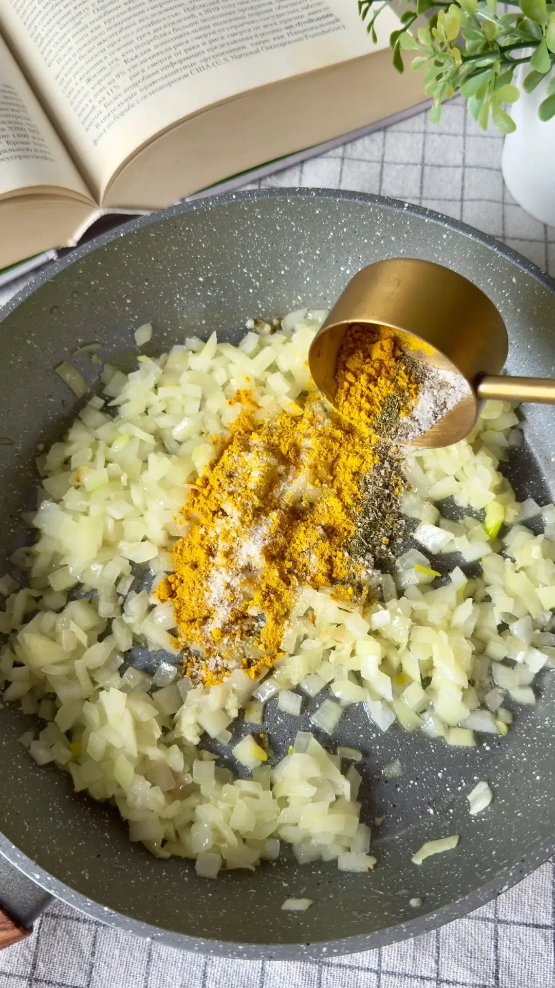КАРРИ С КРАСНОЙ ЧЕЧЕВИЦЕЙ🍛  Я очень люблю рецепты в стиле индийской кухни и рецепты с карри очень ча