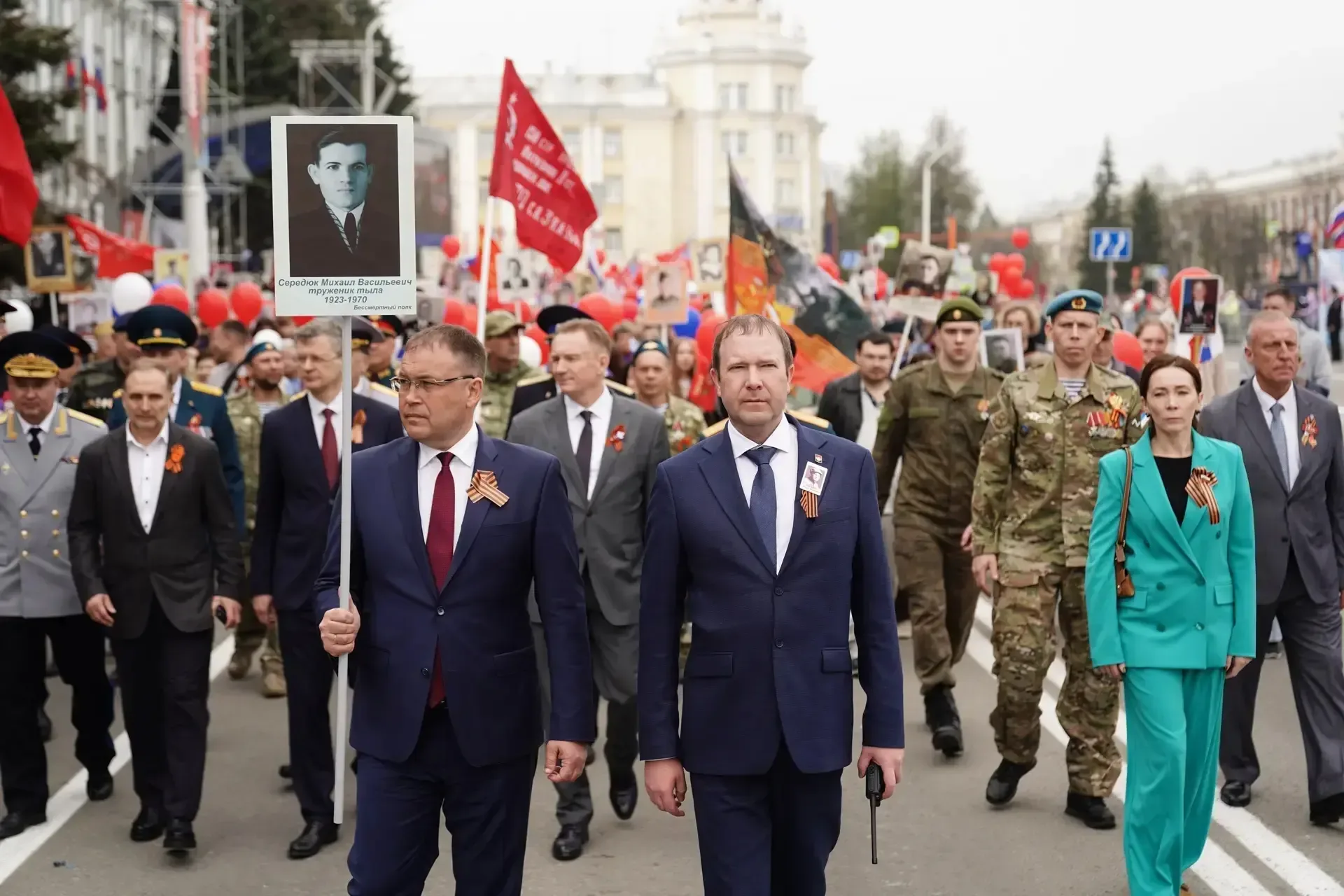 На площади Советов завершились торжественный марш, посвященный 81-й годовщине Победы в Великой Отече