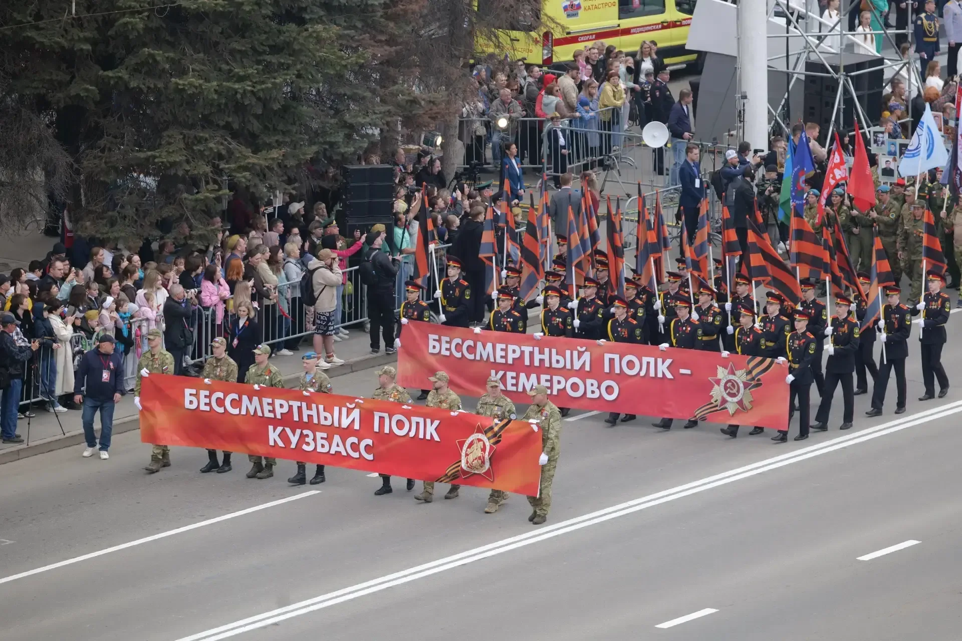 На площади Советов завершились торжественный марш, посвященный 81-й годовщине Победы в Великой Отече