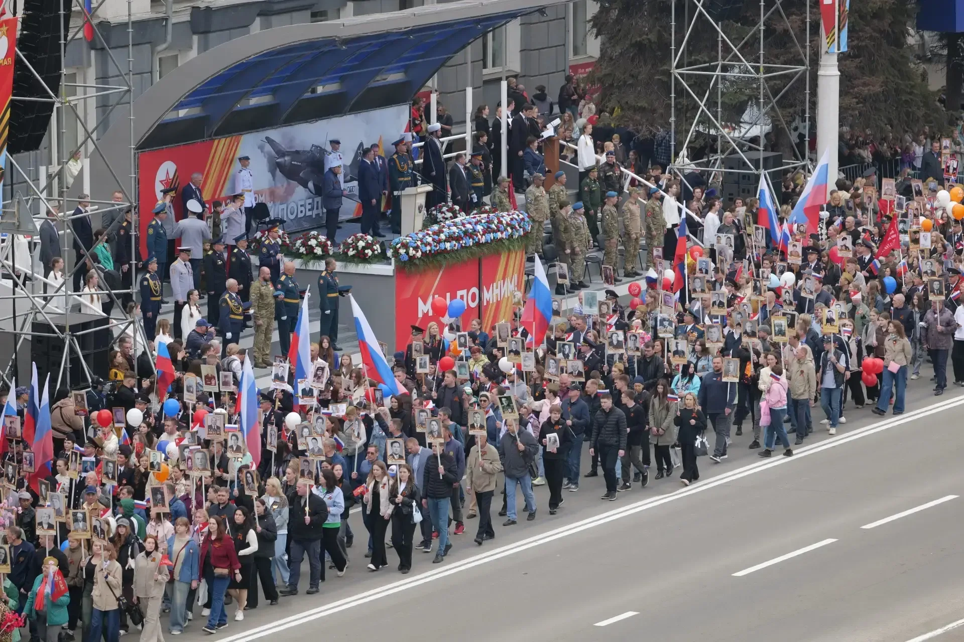 На площади Советов завершились торжественный марш, посвященный 81-й годовщине Победы в Великой Отече