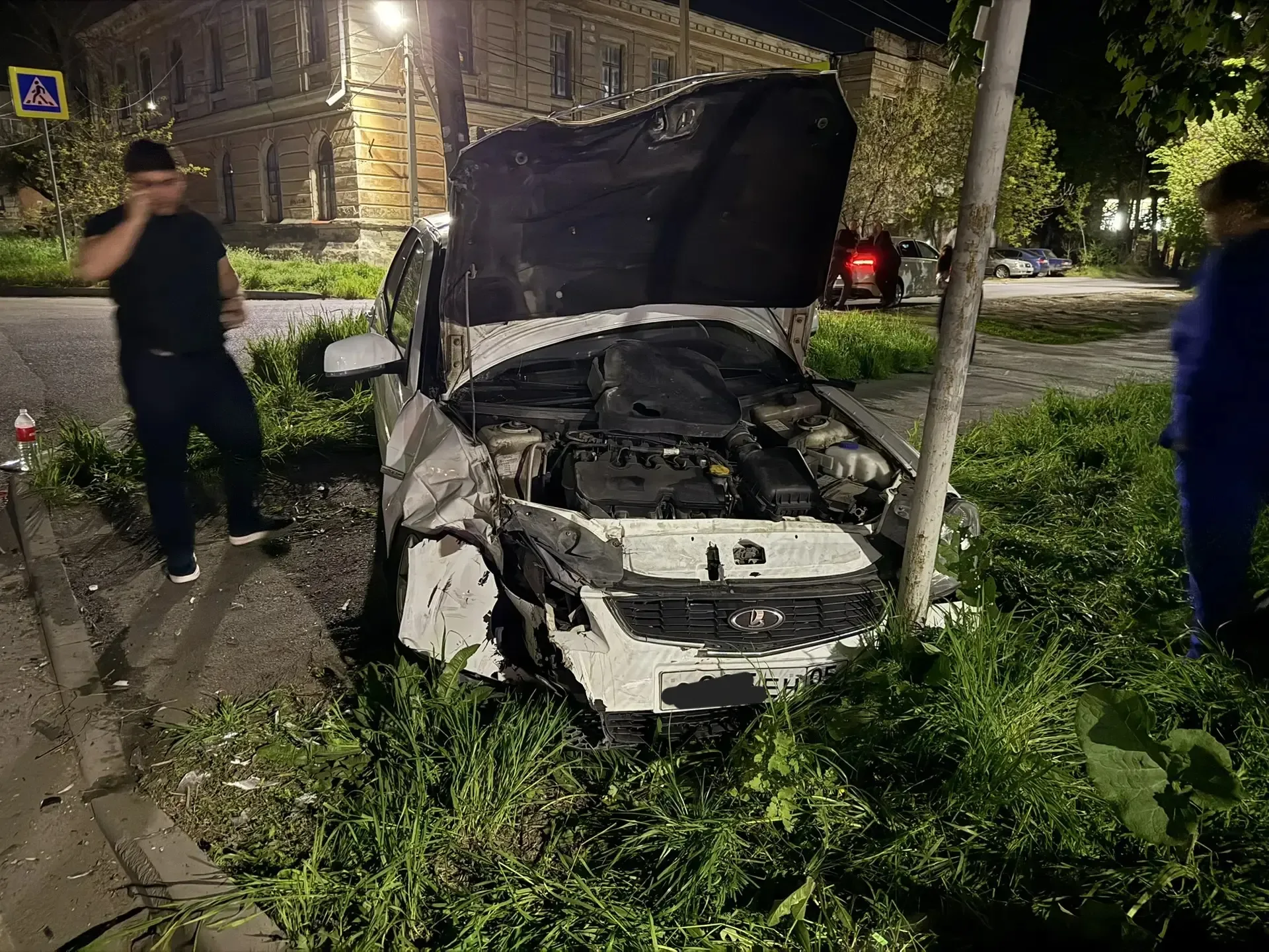 ⚡Ну вот администрация и дождалась этого дня. Двое человек госпитализированы после жёсткого ДТП на пе