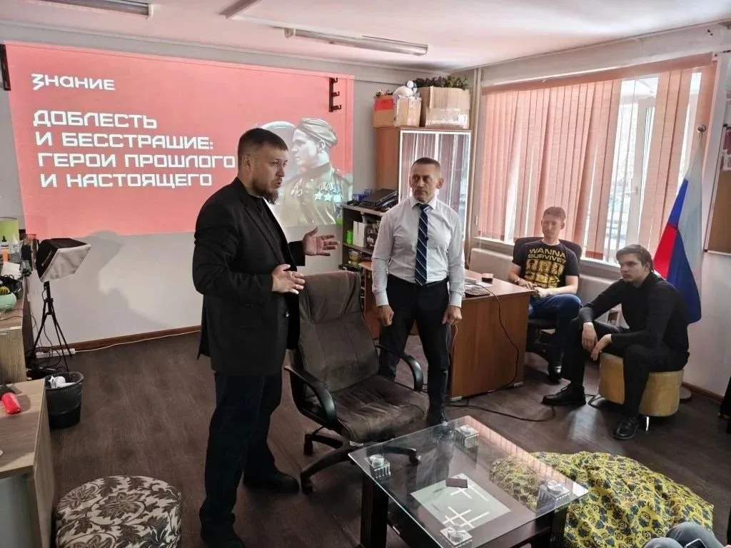 Депутат Думы Югры Дмитрий Аксёнов высоко оценил работу ТОС «Александрия» и центра «Формат» в Сургуте