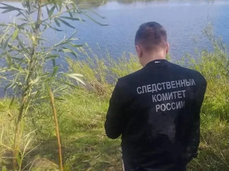В Псковском районе в реке Великой обнаружили тело мужчины    Следователи проводят проверку после обн