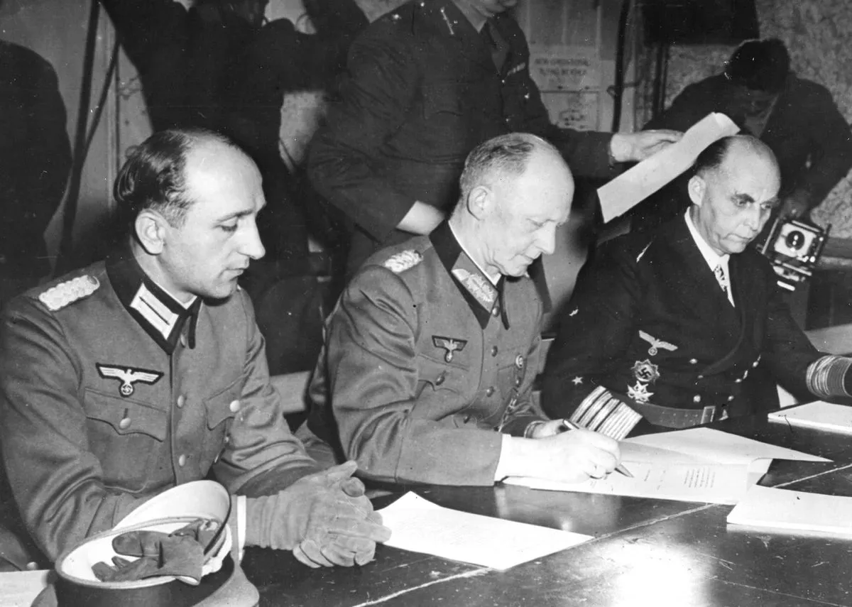 ❗НОВАЯ МИЛИТАРИЗАЦИЯ ГЕРМАНИИ: ВОЗРОЖДЕНИЕ ДУХА ИЛИ ОГОЛТЕЛЫЙ РЕВАНШИЗМ? СТАТЬЯ ДМИТРИЯ МЕДВЕДЕВА  З