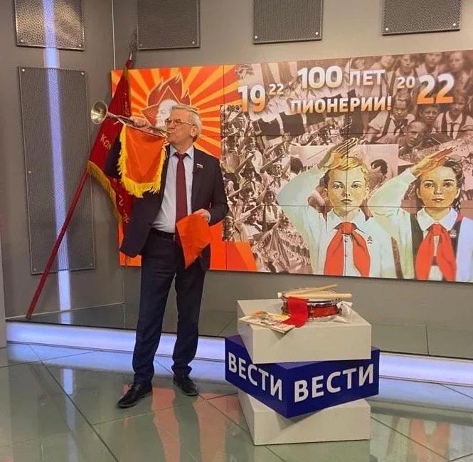 Кто переведет бабушку через дорогу? Кто с закрытыми глазами повяжет галстук? Для кого главные слова: