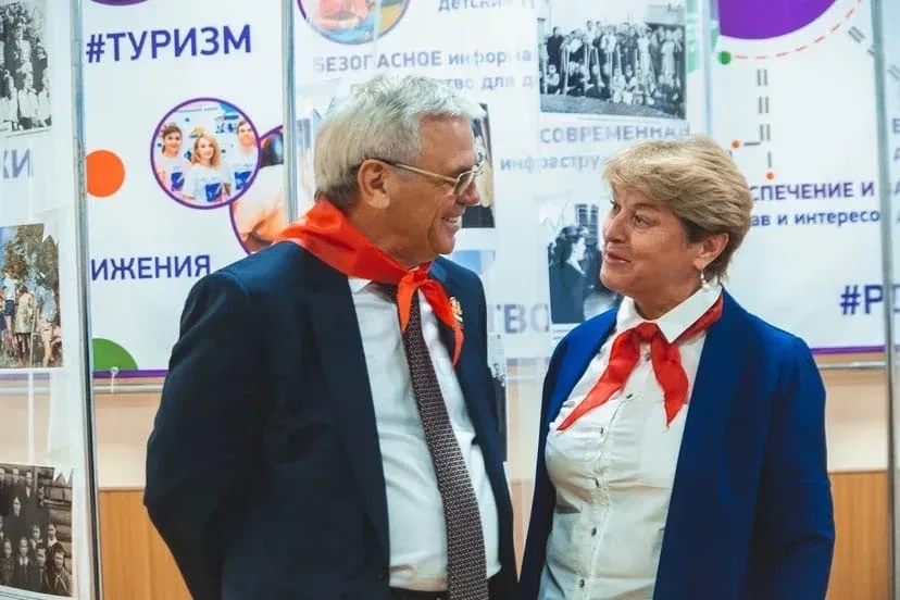 Кто переведет бабушку через дорогу? Кто с закрытыми глазами повяжет галстук? Для кого главные слова:
