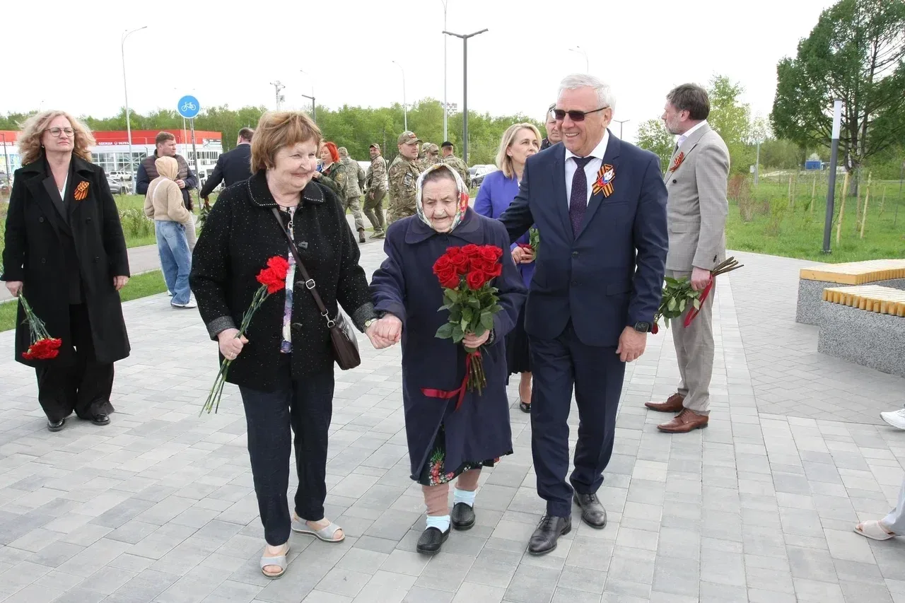 В День Победы познакомился в Дзержинске c труженицей тыла Антониной Кирилловной Пичуриной. Удивитель
