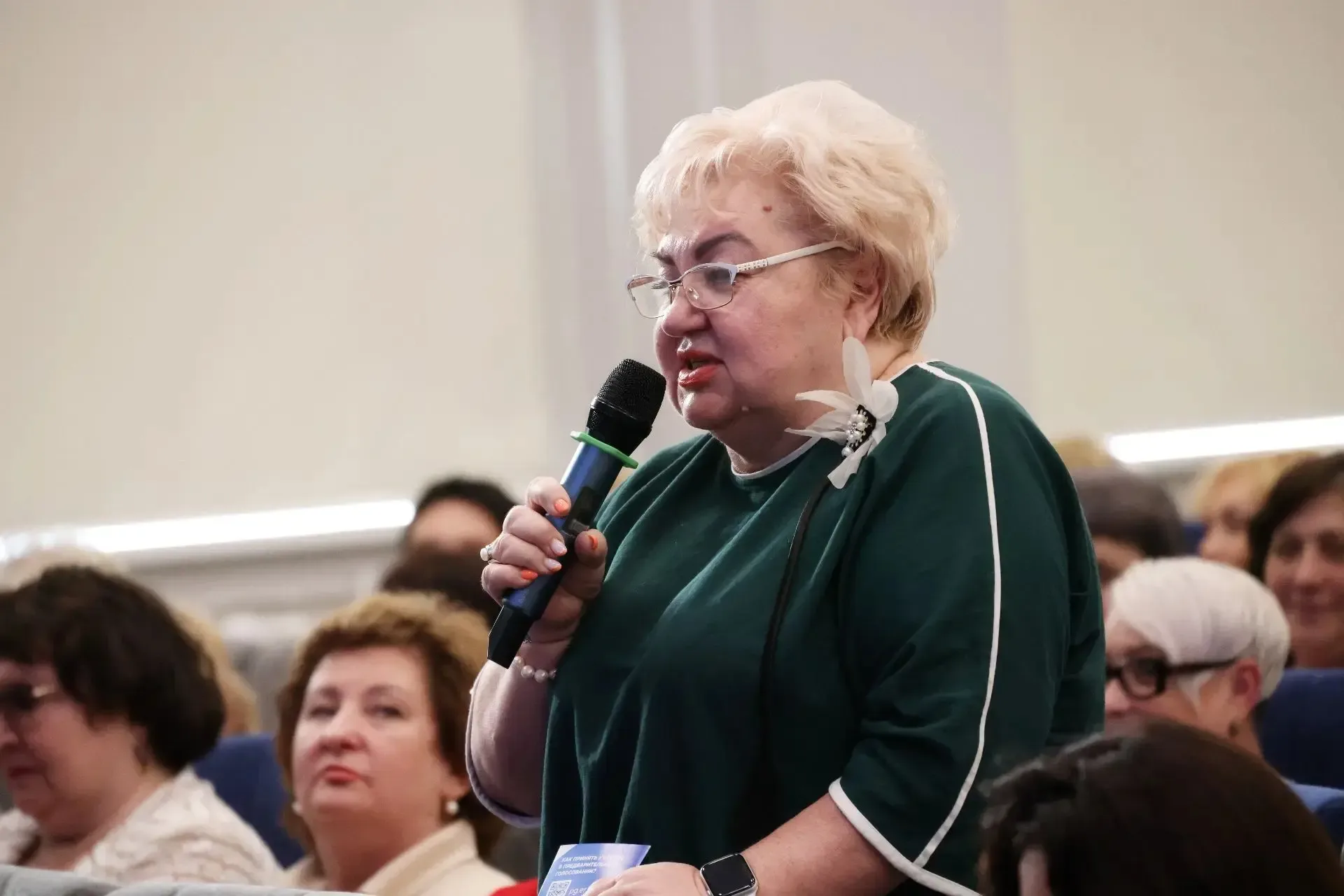 В Дзержинске встретился с педагогами, врачами, работниками городского хозяйства, чтобы отчитаться за