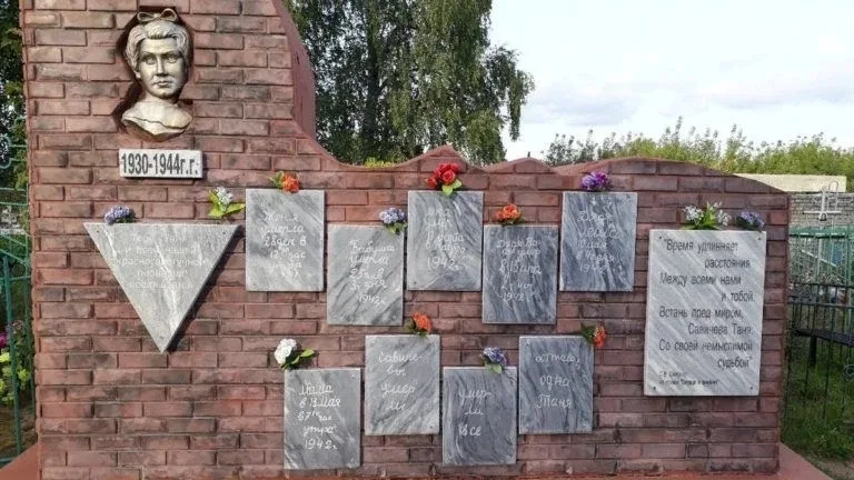 13 мая 1942 года ленинградская школьница Таня Савичева вывела в своём дневнике последние слова: «Мам